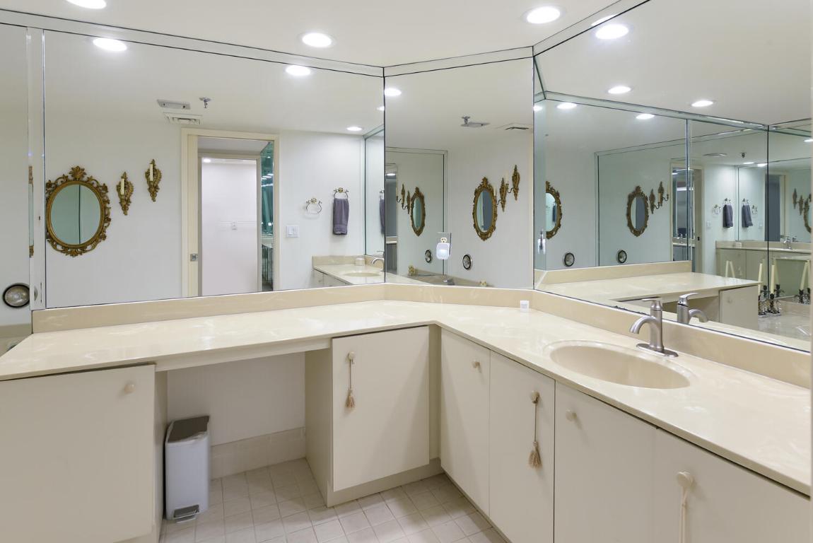 2427 Presidential Way 204, West Palm Beach Unit: 204