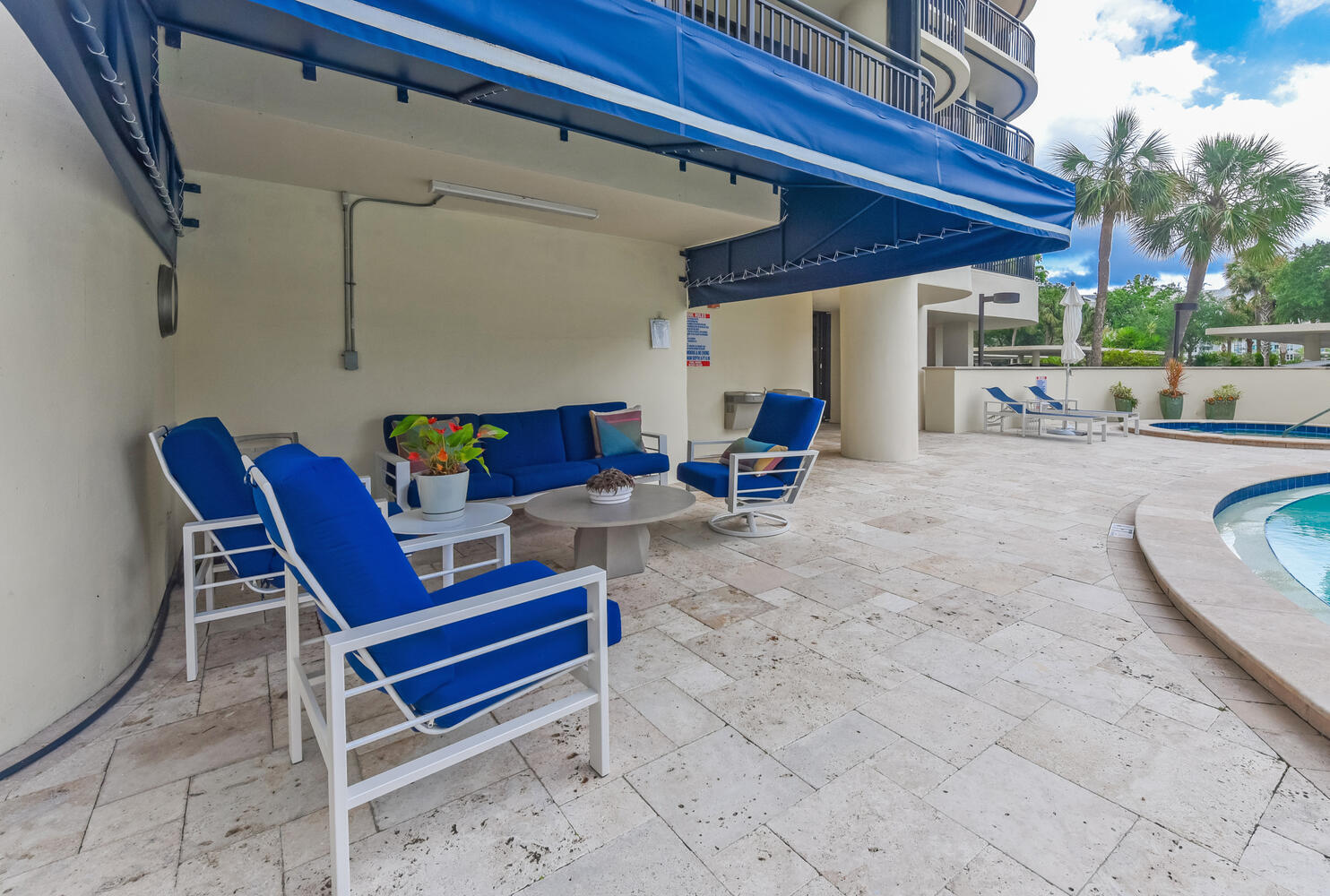 2427 Presidential Way 204, West Palm Beach Unit: 204