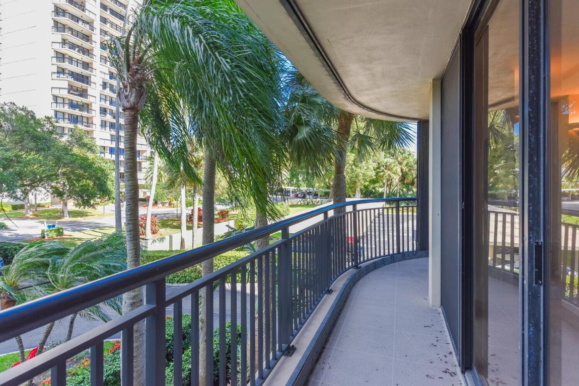 2427 Presidential Way 204, West Palm Beach Unit: 204