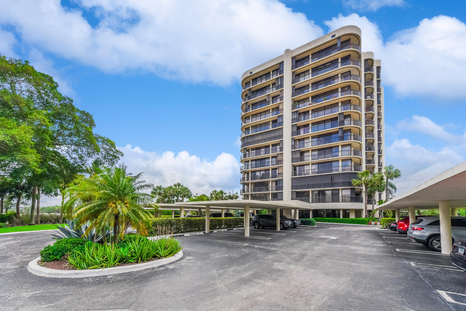 2427 Presidential Way 204, West Palm Beach Unit: 204
