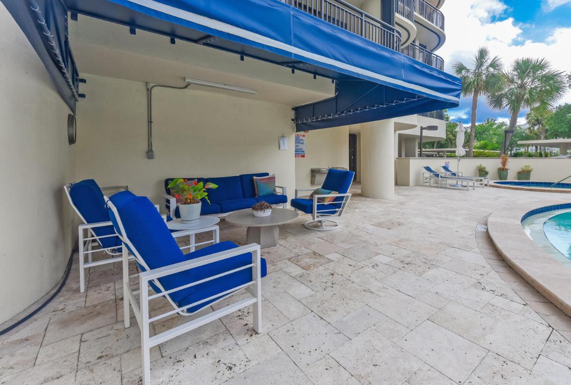 2427 Presidential Way 204, West Palm Beach Unit: 204