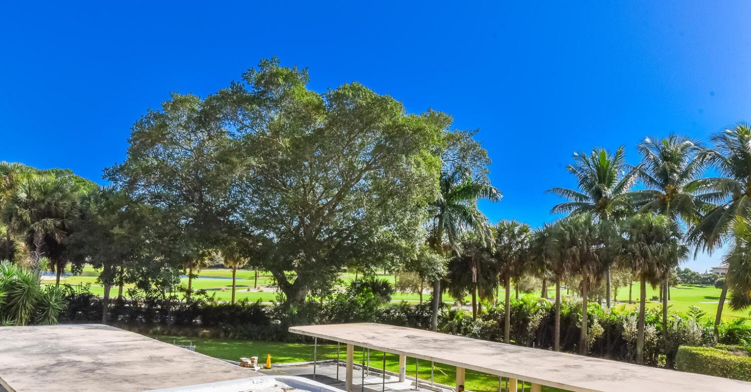 2427 Presidential Way 204, West Palm Beach Unit: 204