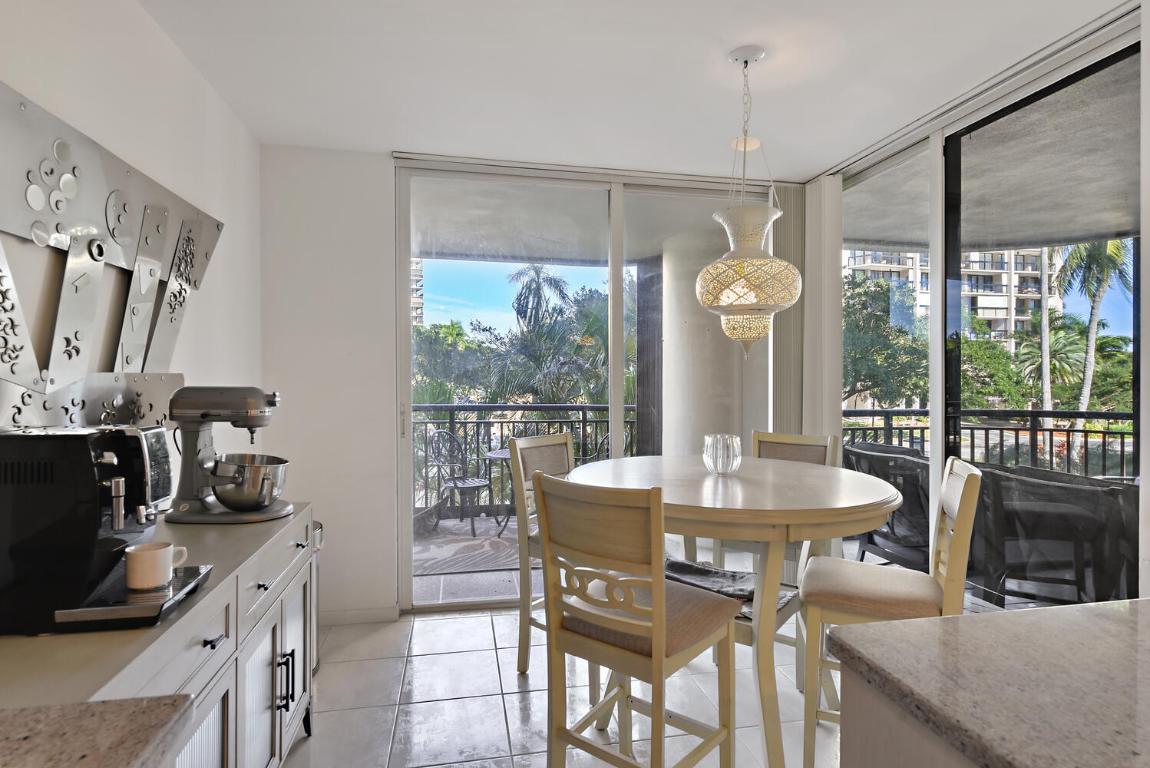 2427 Presidential Way 204, West Palm Beach Unit: 204