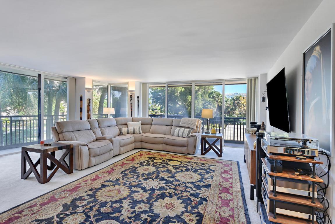 2427 Presidential Way 204, West Palm Beach Unit: 204