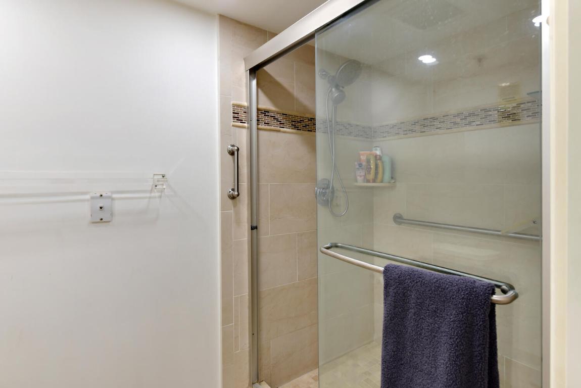 2427 Presidential Way 204, West Palm Beach Unit: 204