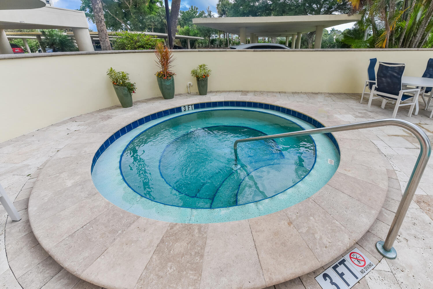 2427 Presidential Way 204, West Palm Beach Unit: 204