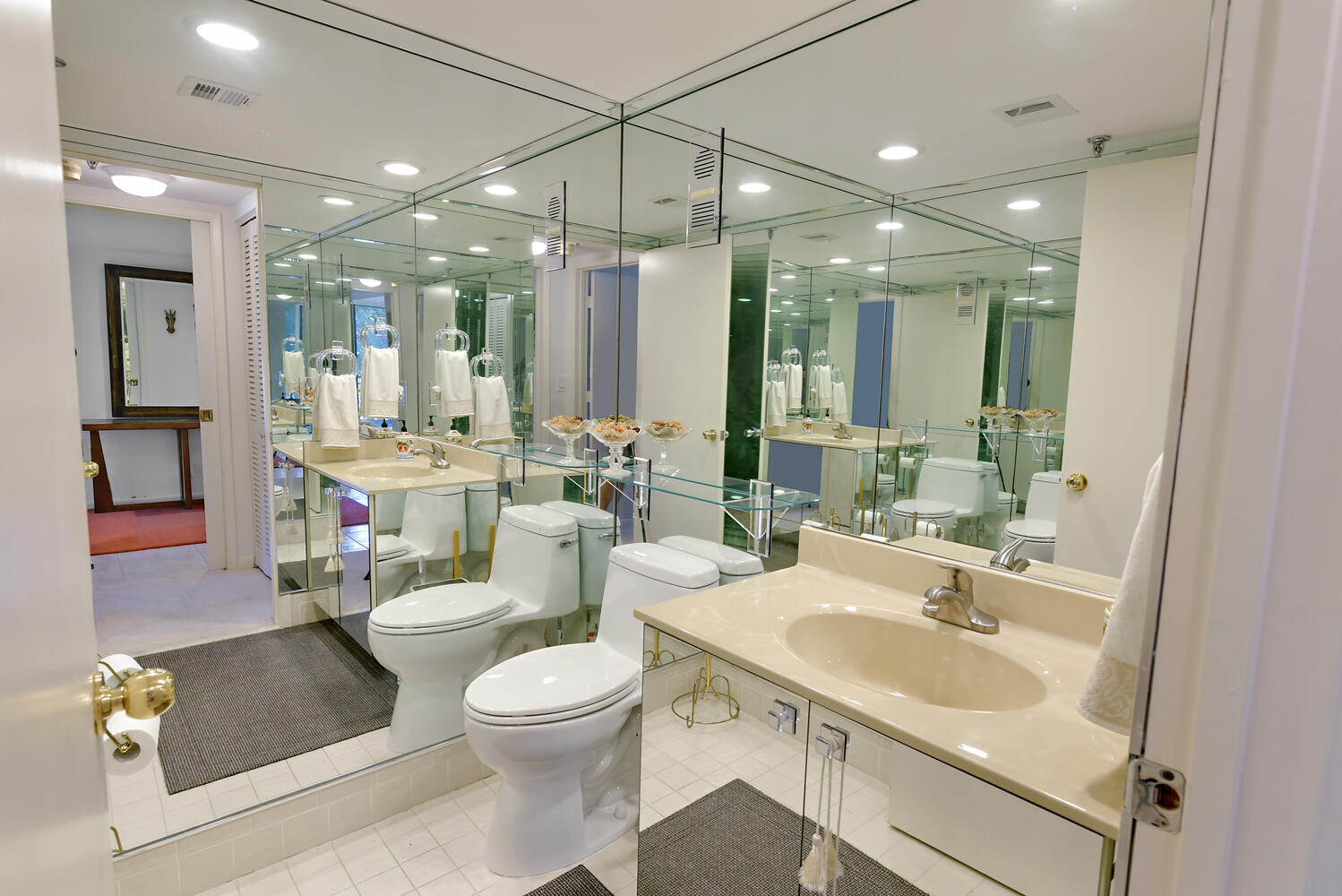 2427 Presidential Way 204, West Palm Beach Unit: 204
