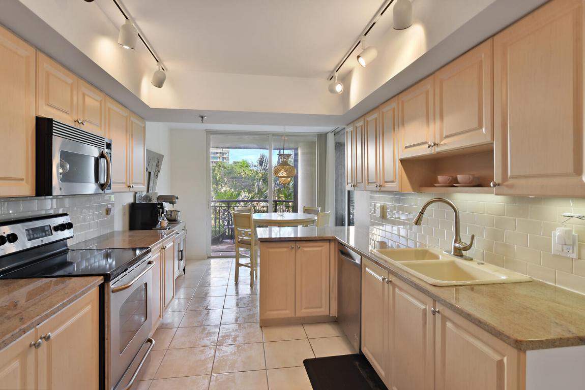 2427 Presidential Way 204, West Palm Beach Unit: 204