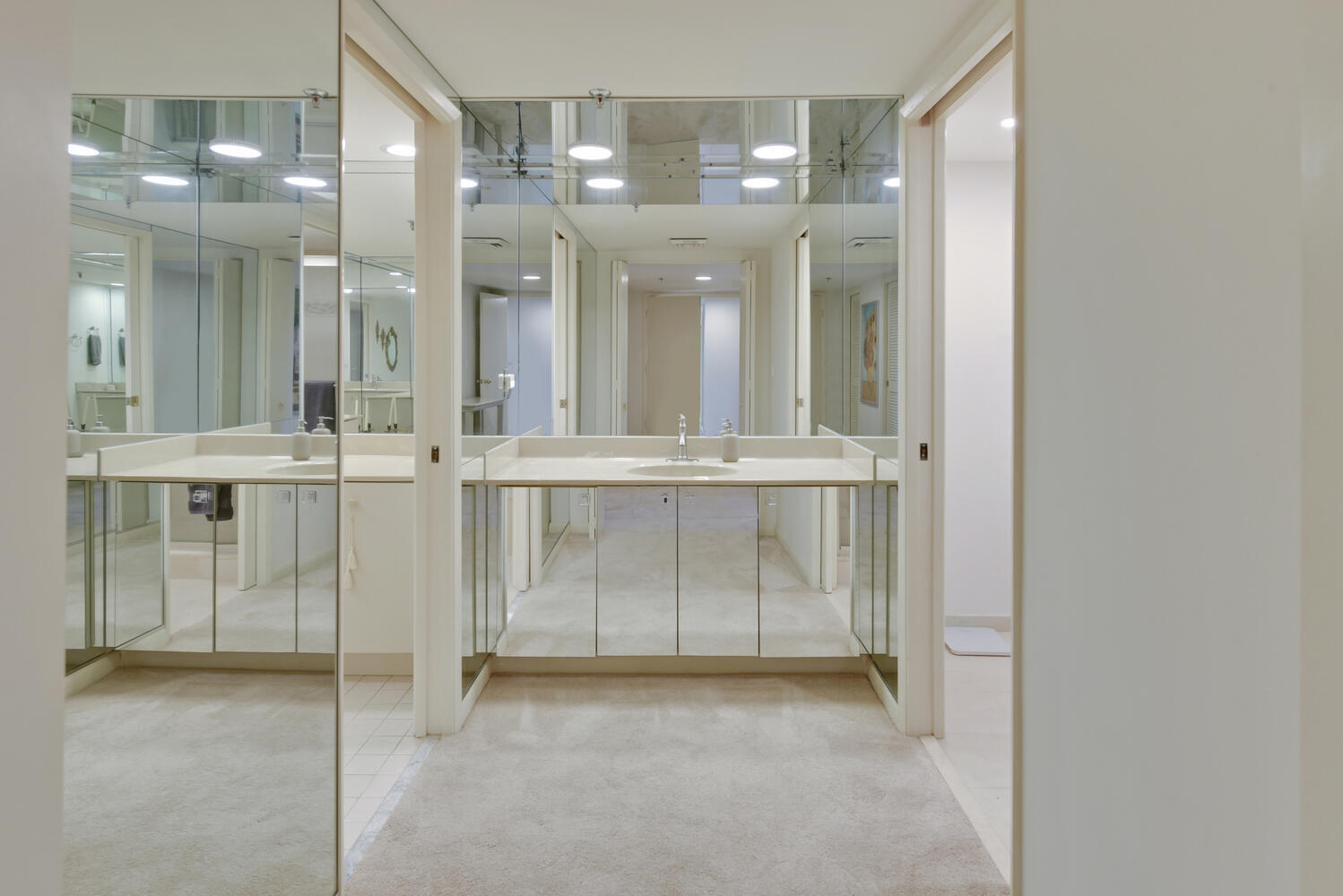 2427 Presidential Way 204, West Palm Beach Unit: 204