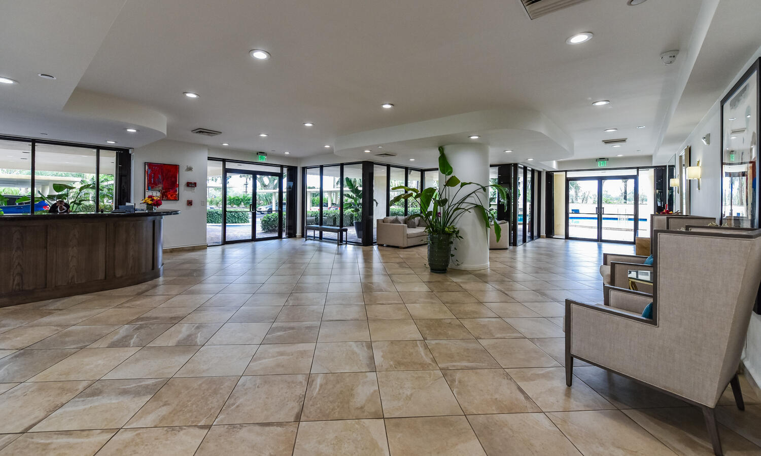 2427 Presidential Way 204, West Palm Beach Unit: 204