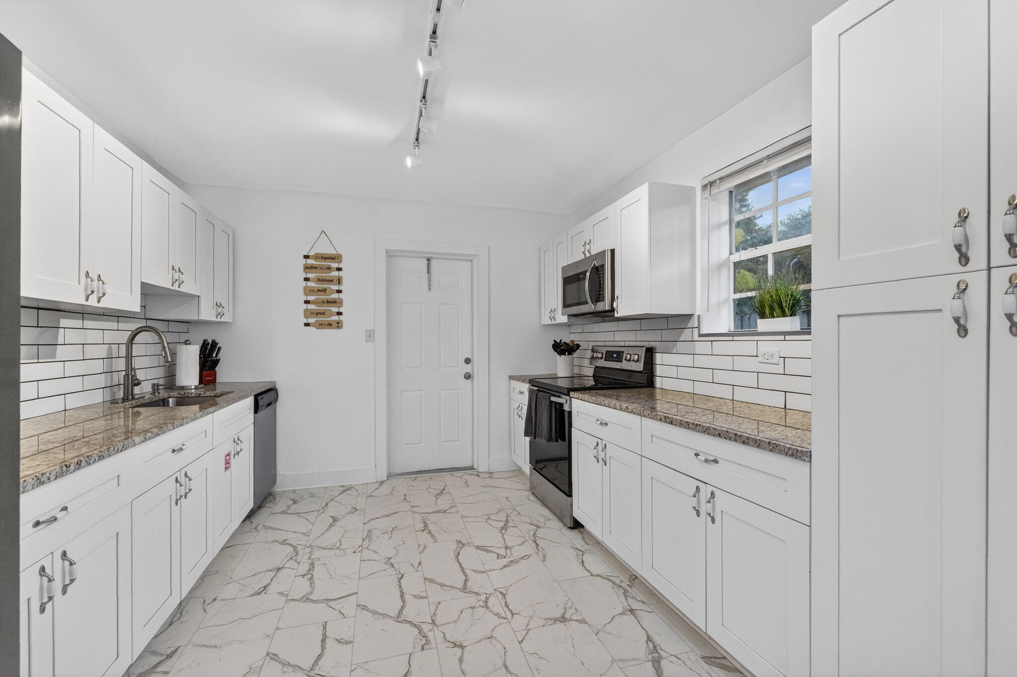 698 NE 36th Street