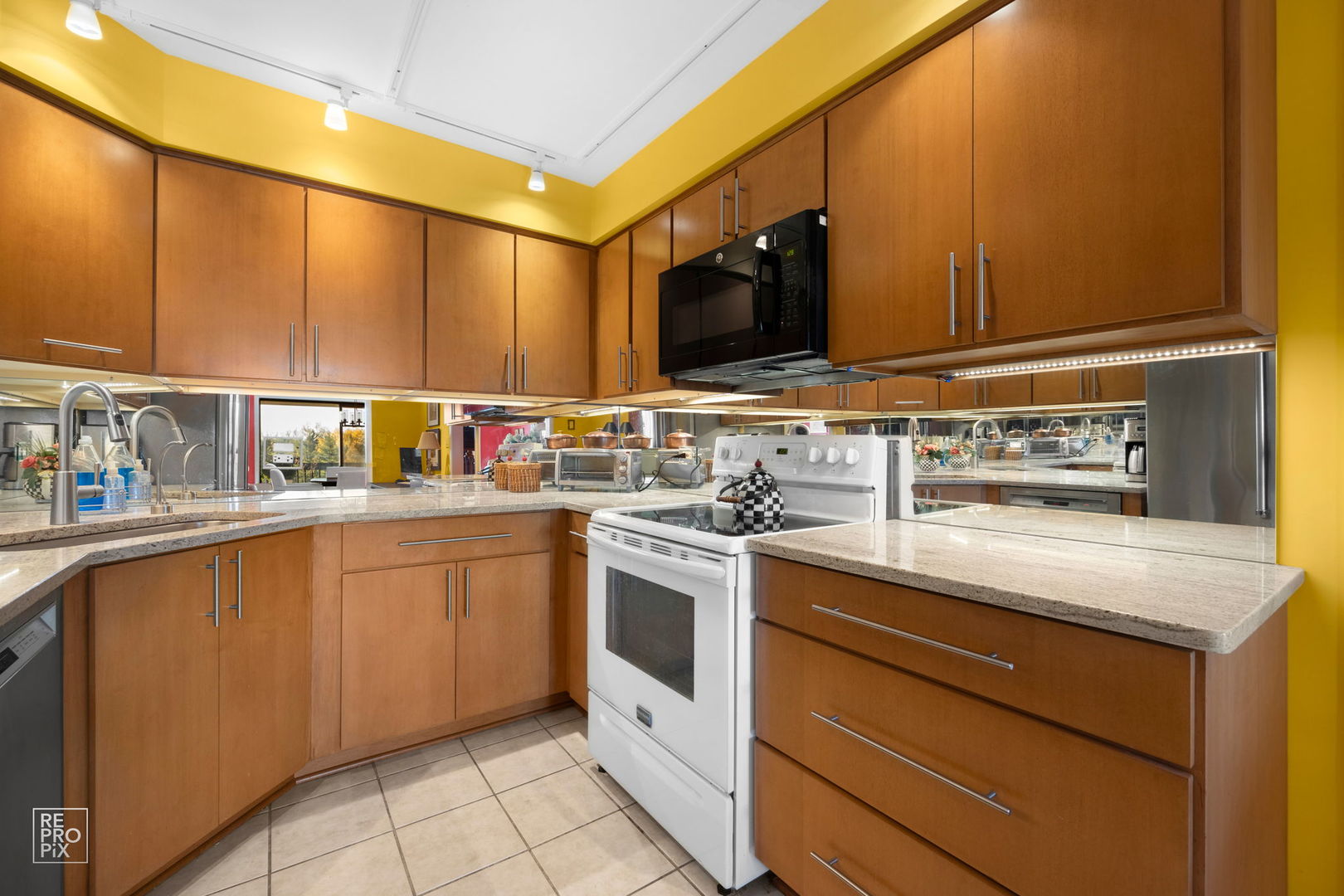 77 Lake Hinsdale Drive Unit: 404