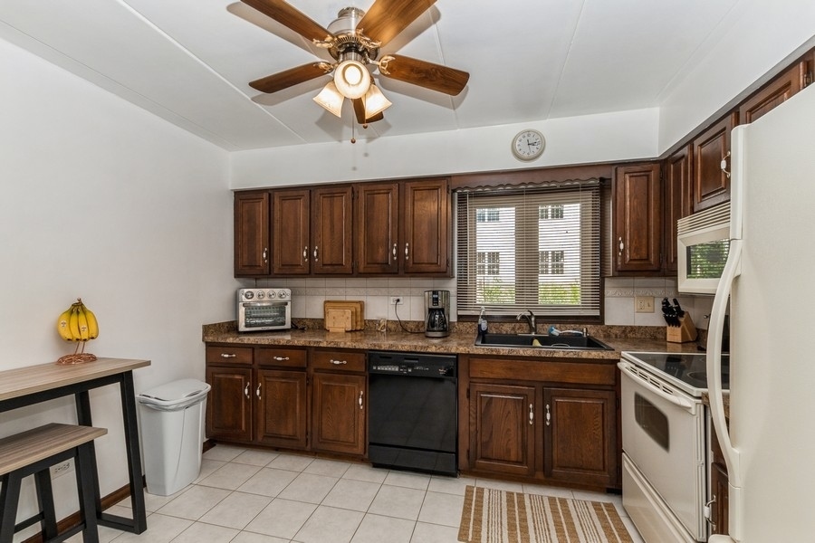 8996 Archer Avenue Unit: 1A