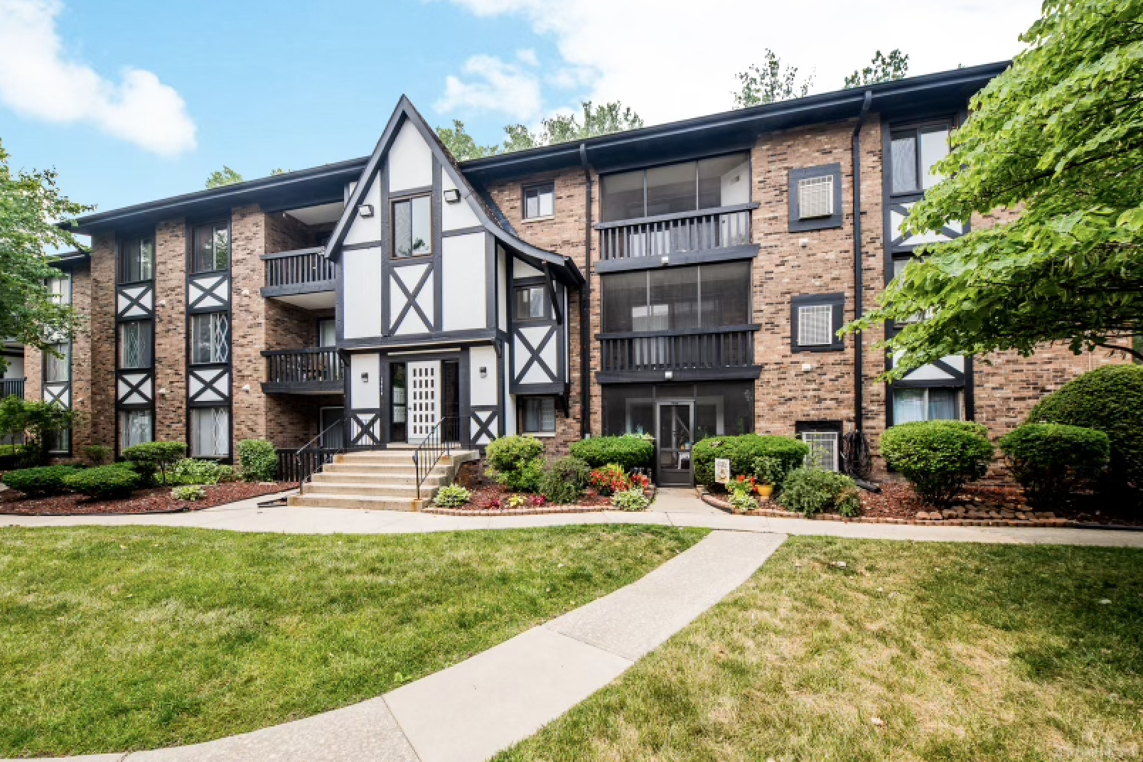 13615 Lavergne Avenue Unit: 102