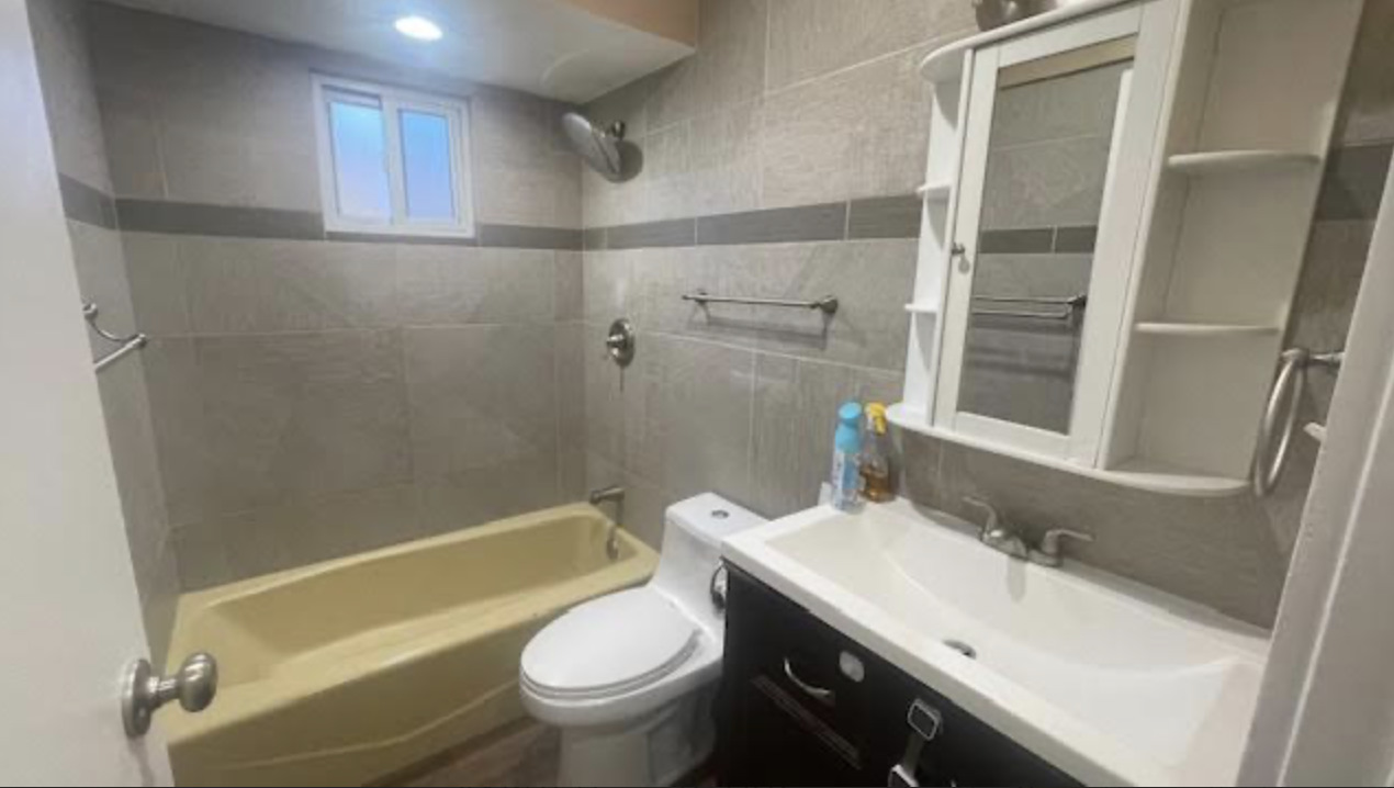 629 W 65th Street Unit: 2