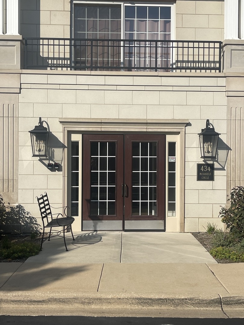 434 MCDANIELS Circle Unit: 302