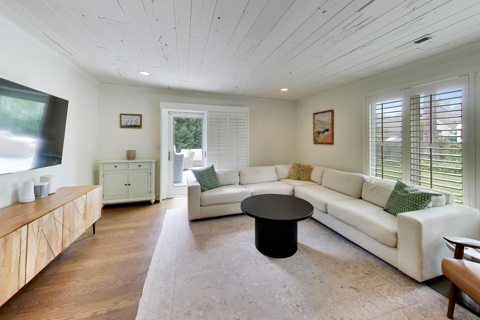 5340 Wolf Road