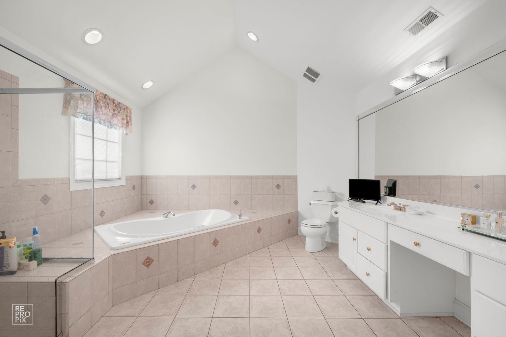 501 Wedgewood Court