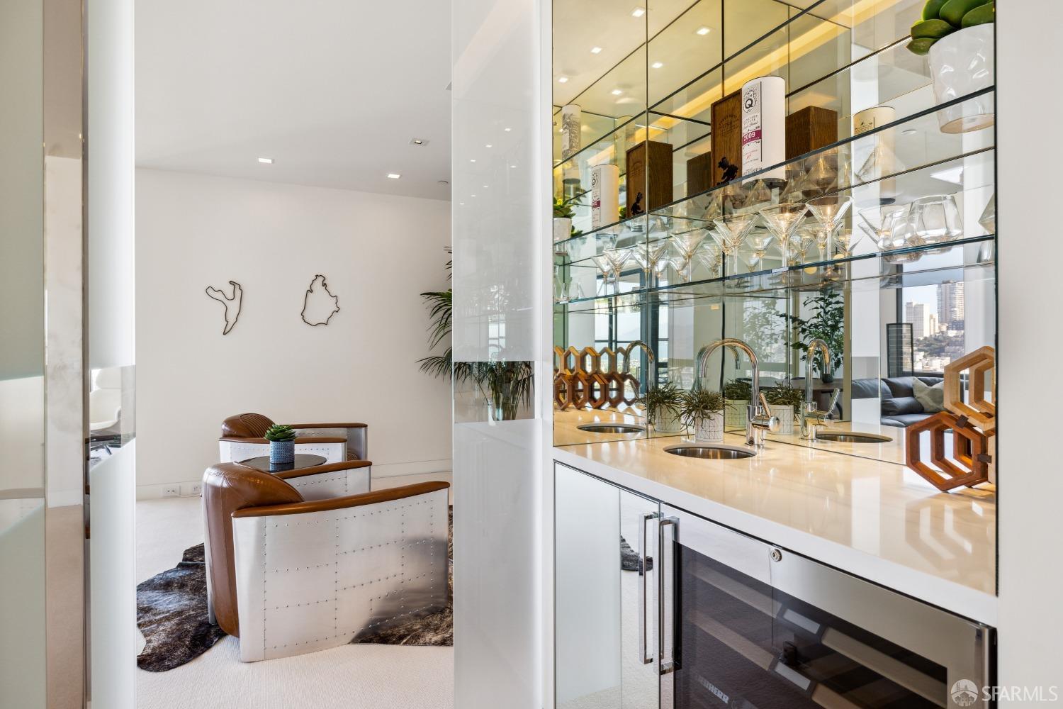 611 Washington Street Unit: 2201