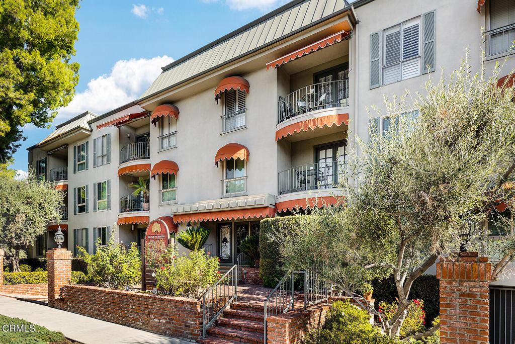 330 S Mentor Avenue 338