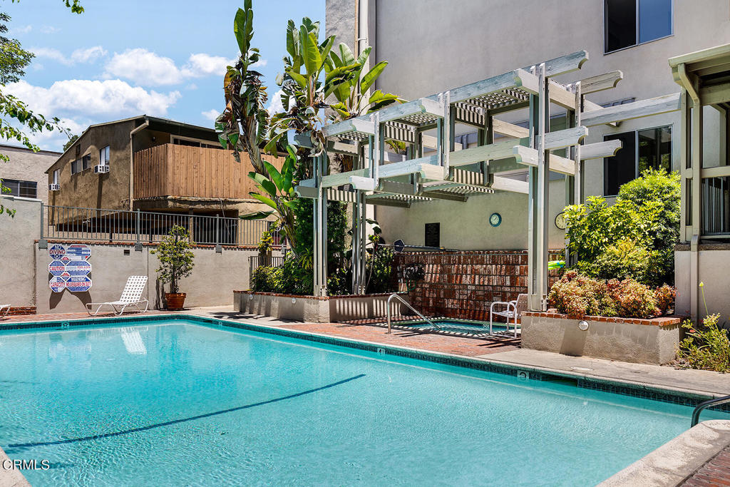 330 S Mentor Avenue 338