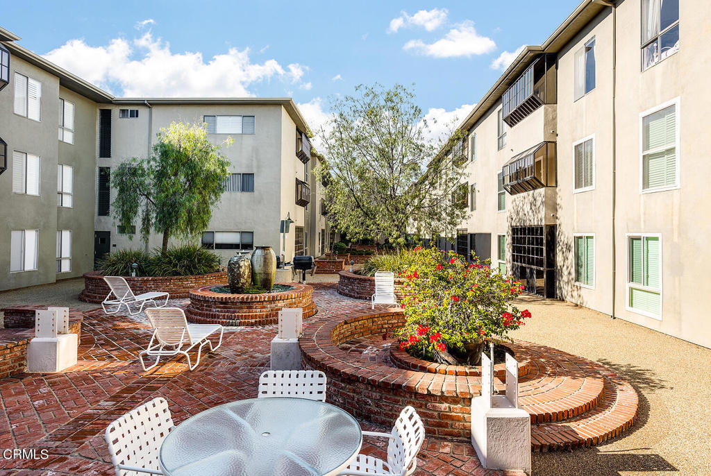 330 S Mentor Avenue 338