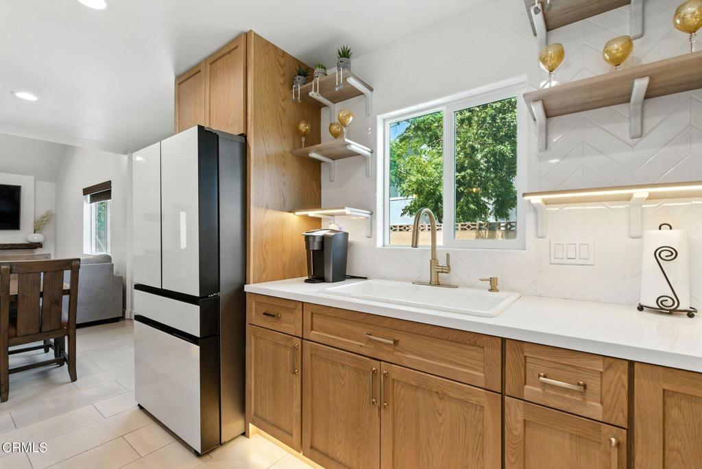 44502 palm vista Avenue