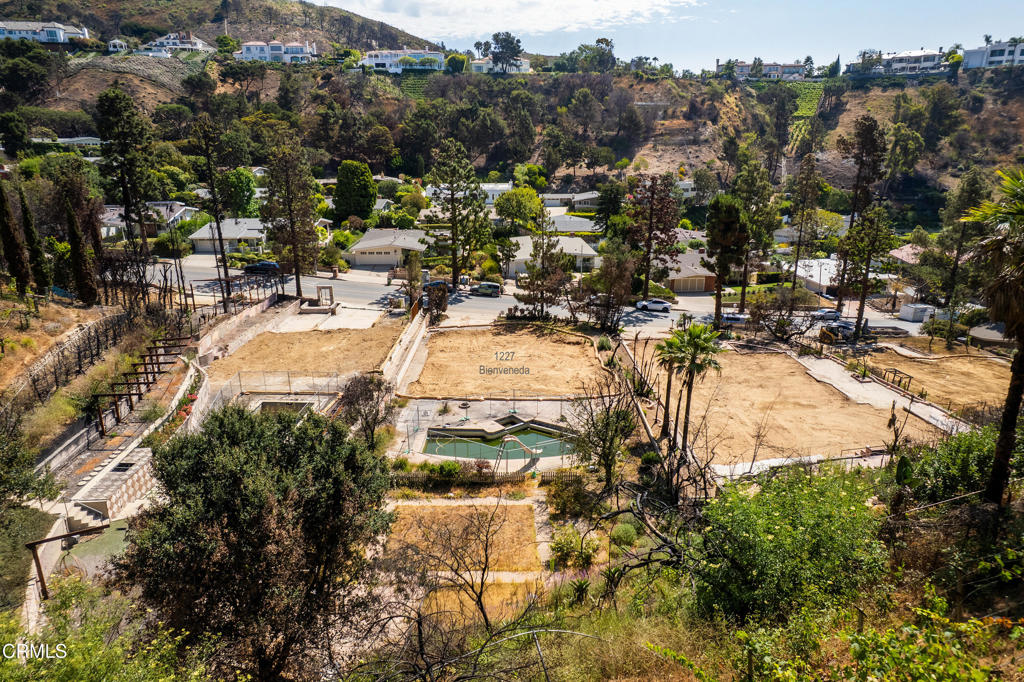 1227 Bienveneda Avenue