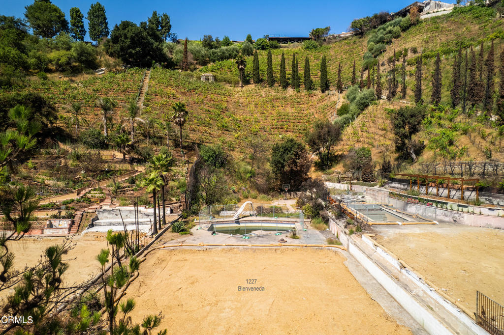 1227 Bienveneda Avenue