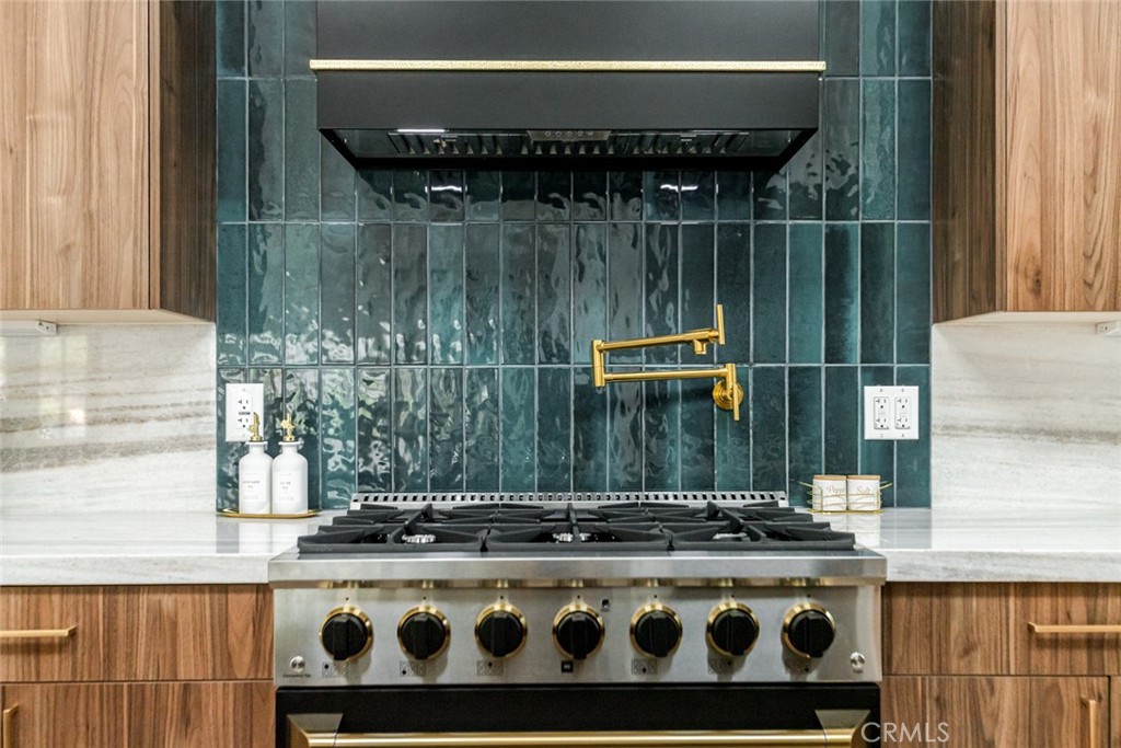 10350 Mccormick Street