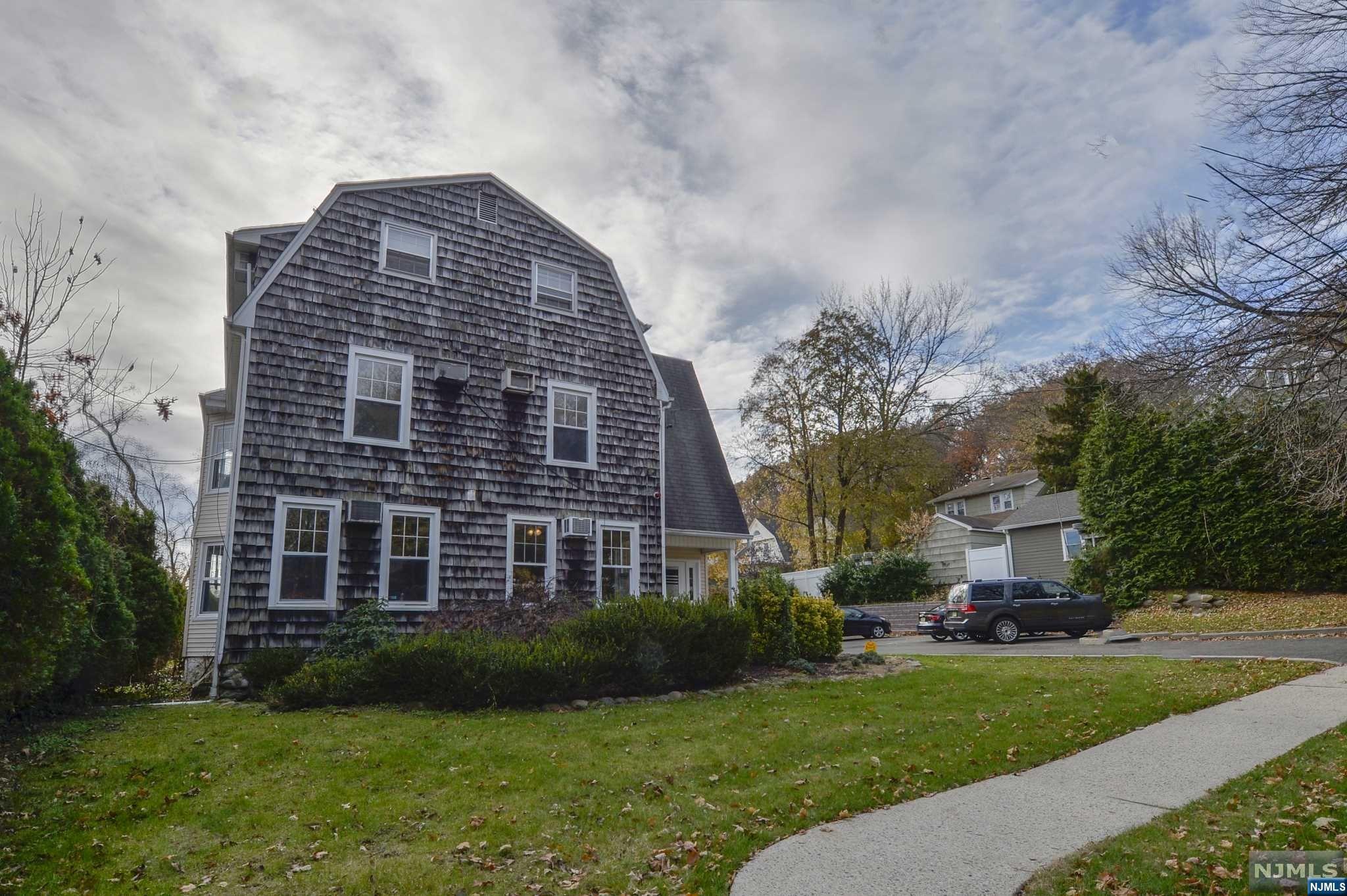 114 2nd Street Unit: 203