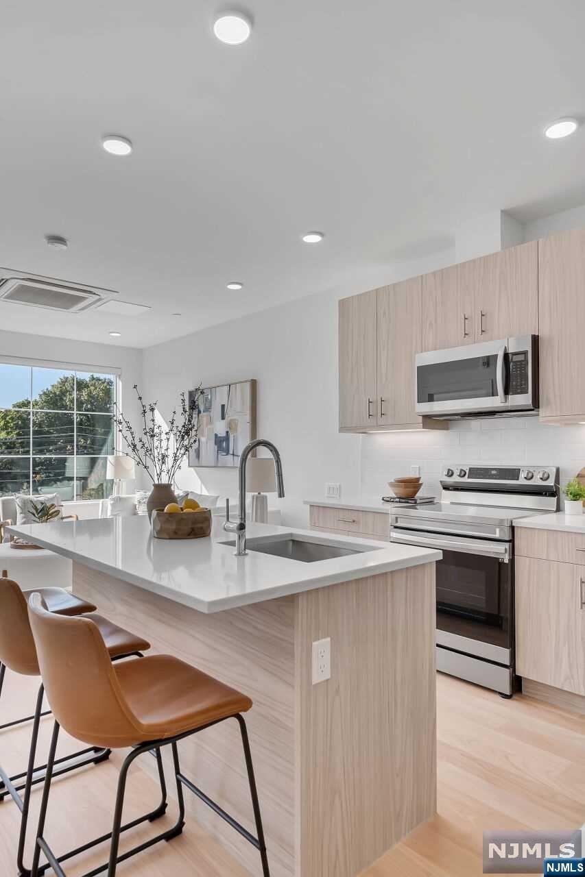 35 Jefferson Avenue 405