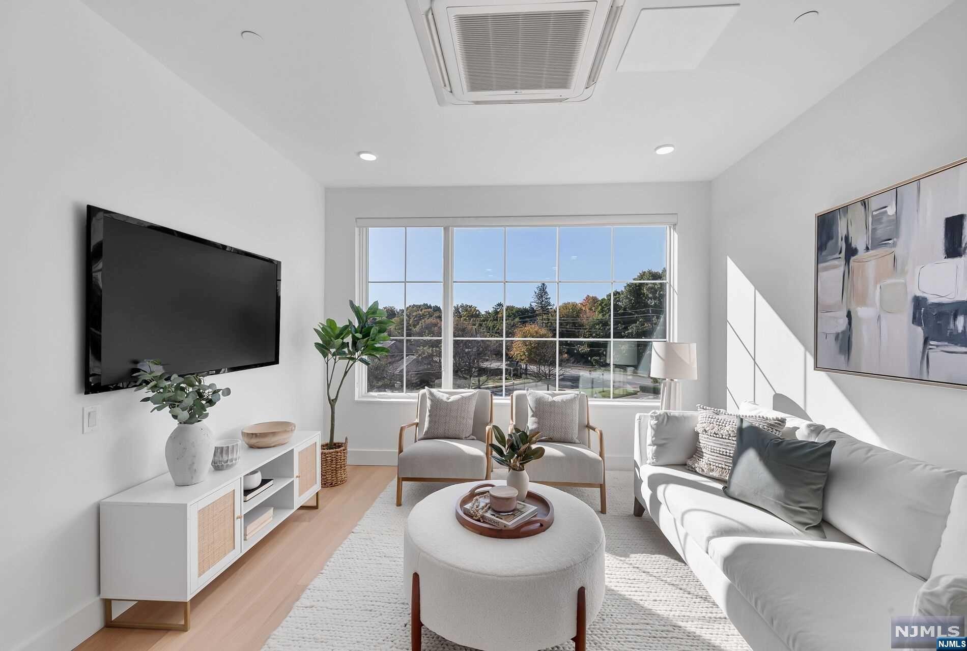 35 Jefferson Avenue 405