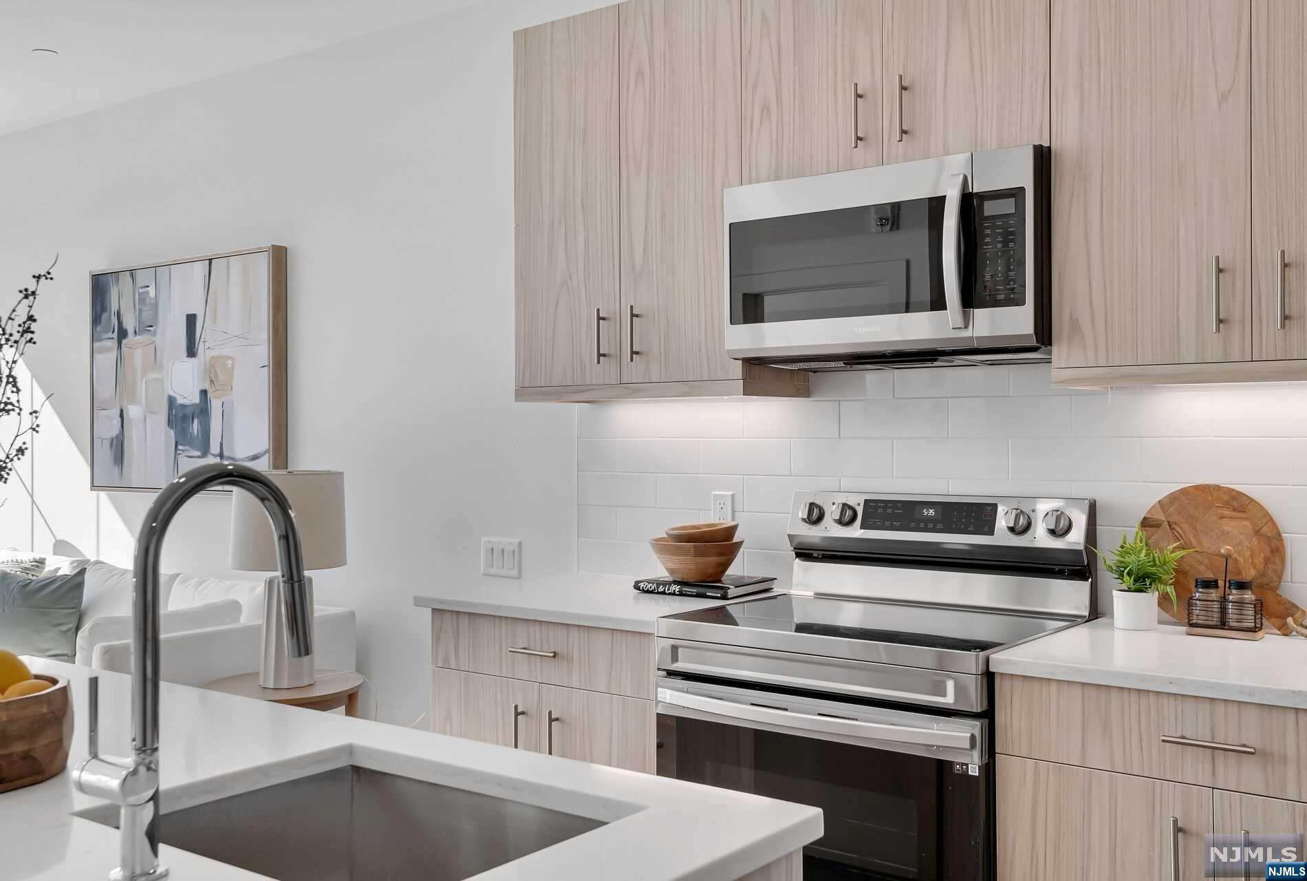 35 Jefferson Avenue 405