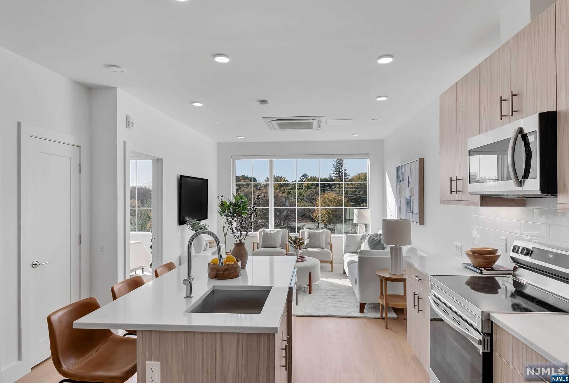 35 Jefferson Avenue 405