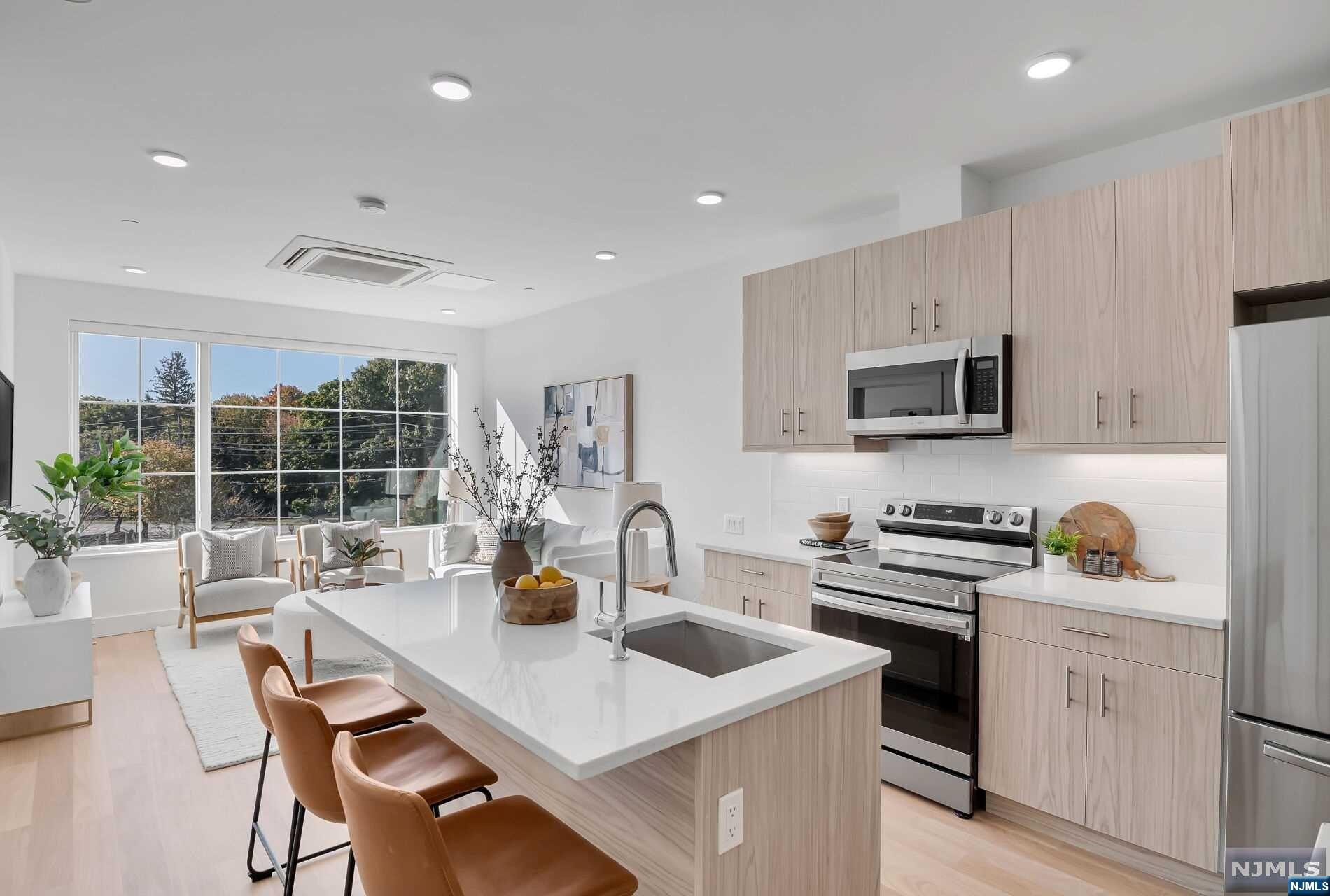 35 Jefferson Avenue 405