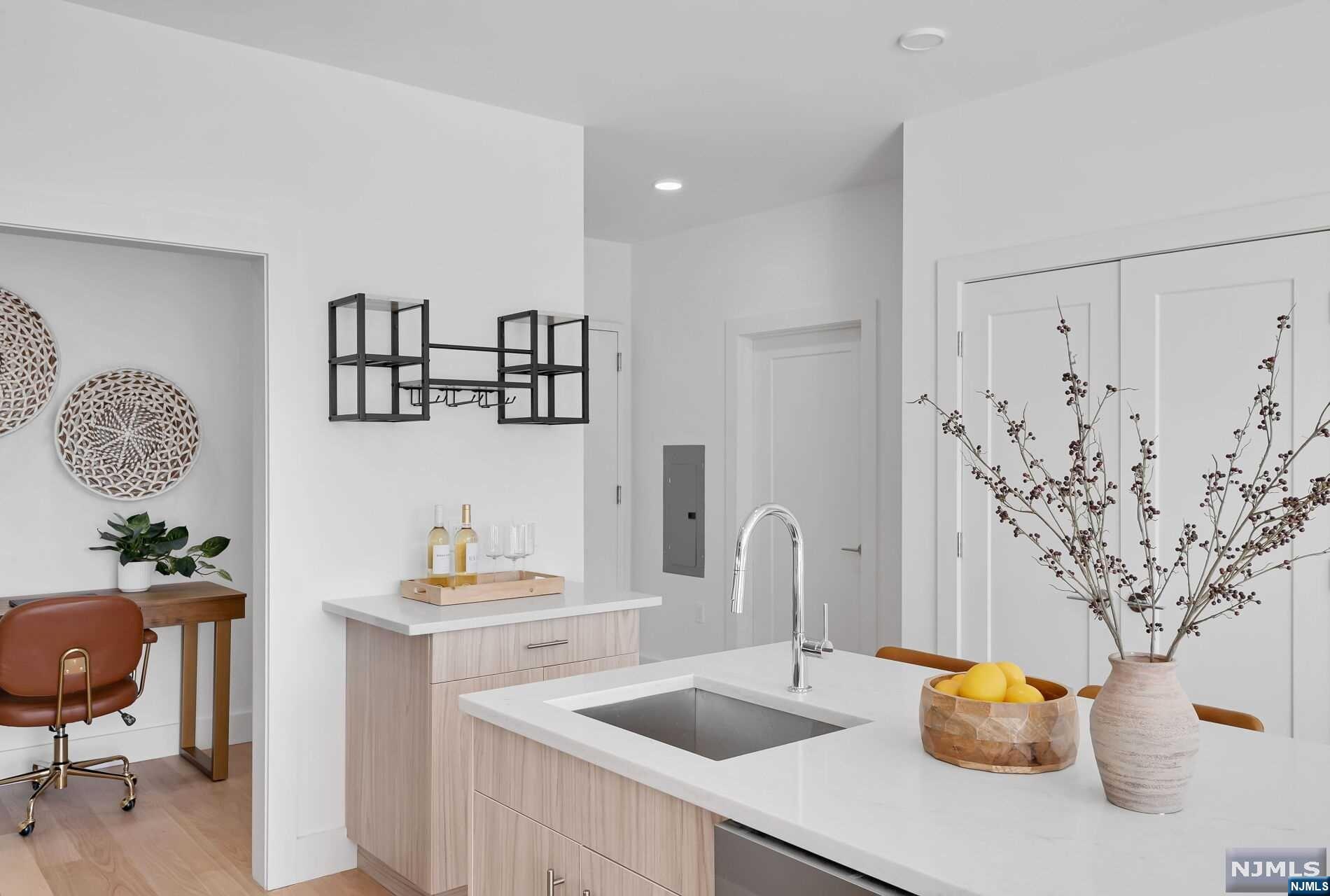 35 Jefferson Avenue 405