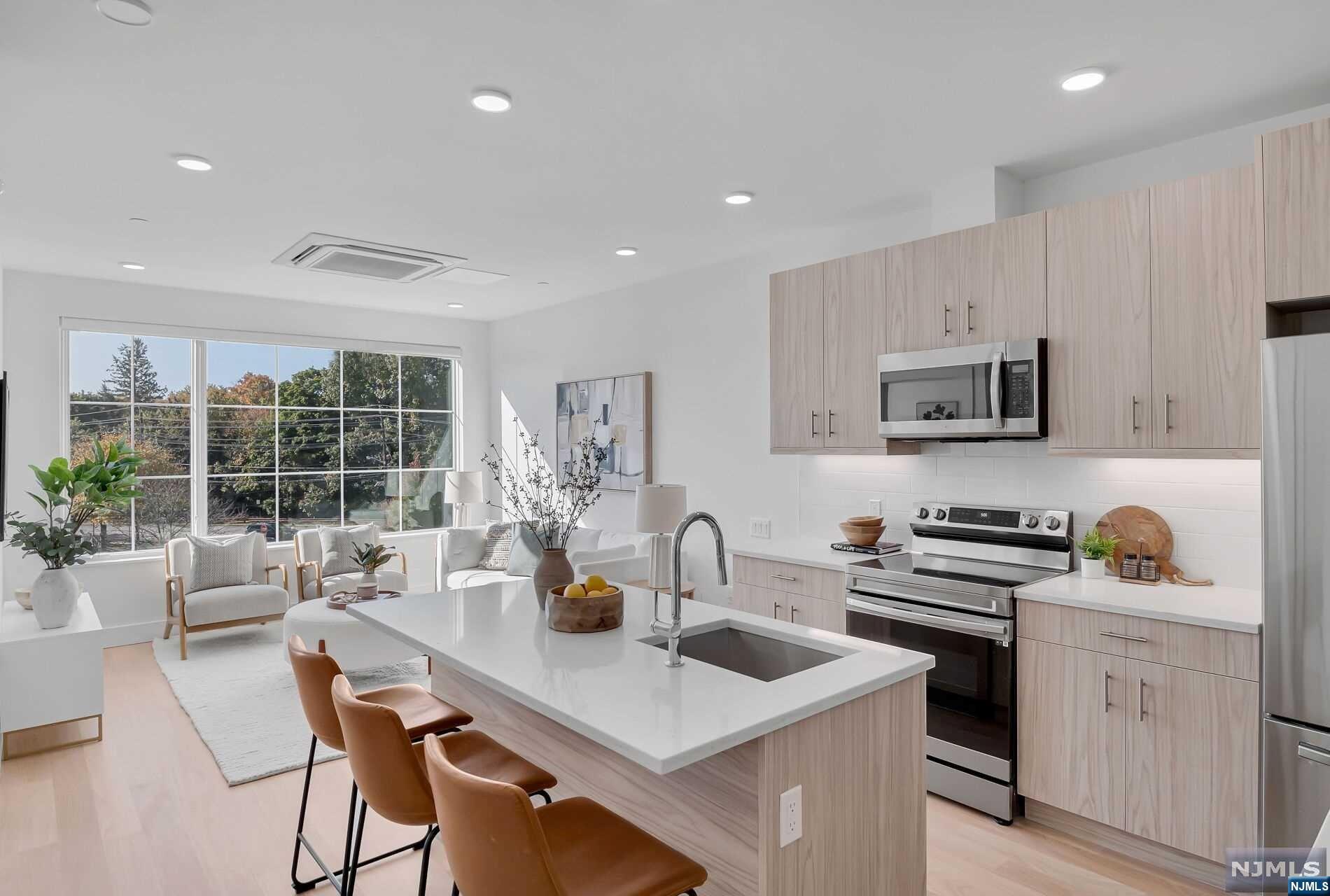 35 Jefferson Avenue 405