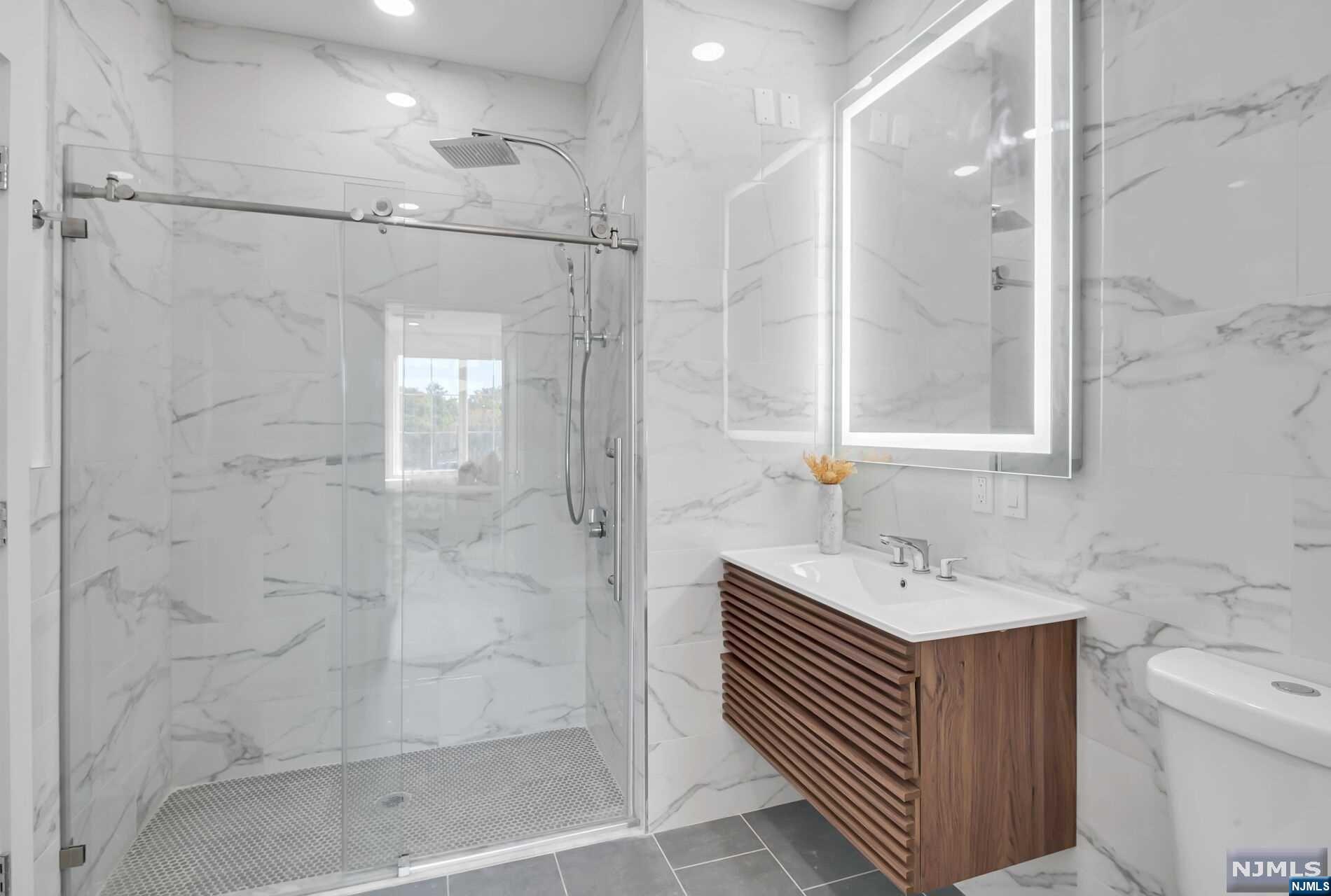 35 Jefferson Avenue 405