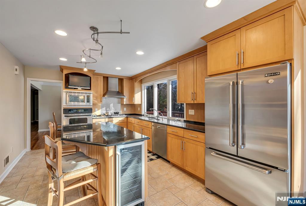 22 Glenair Avenue