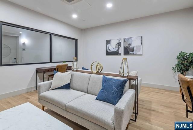 35 Jefferson Avenue 304