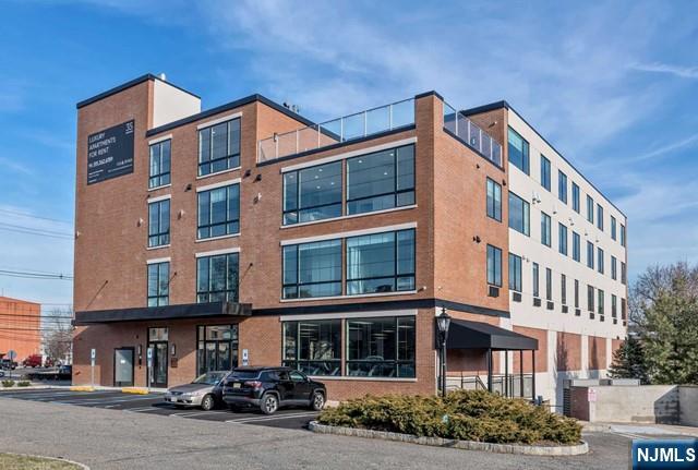 35 Jefferson Avenue 304