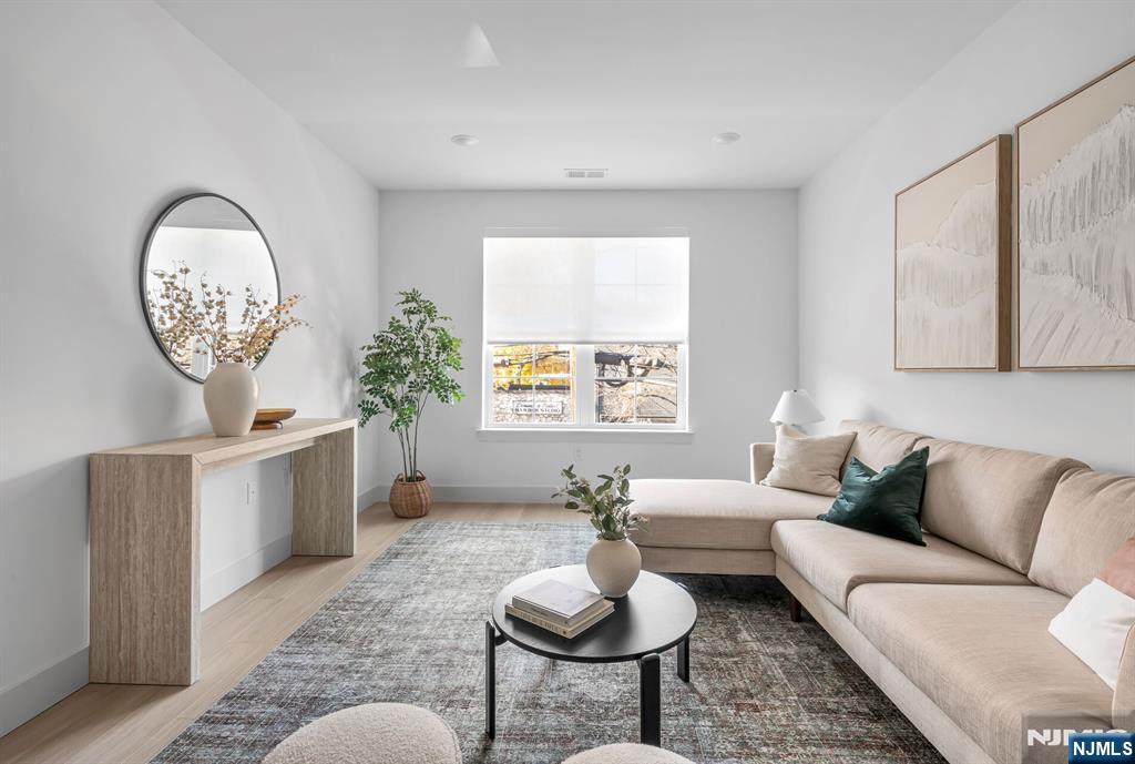 619 N Maple 218