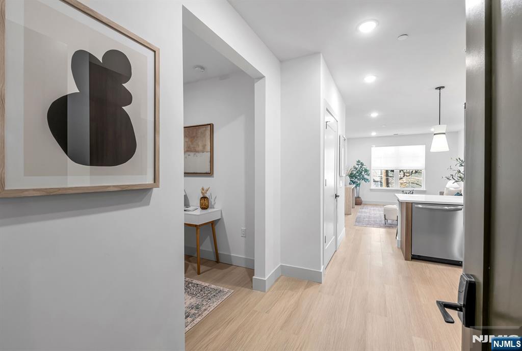 619 N Maple 218