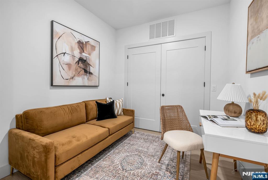 619 N Maple 218
