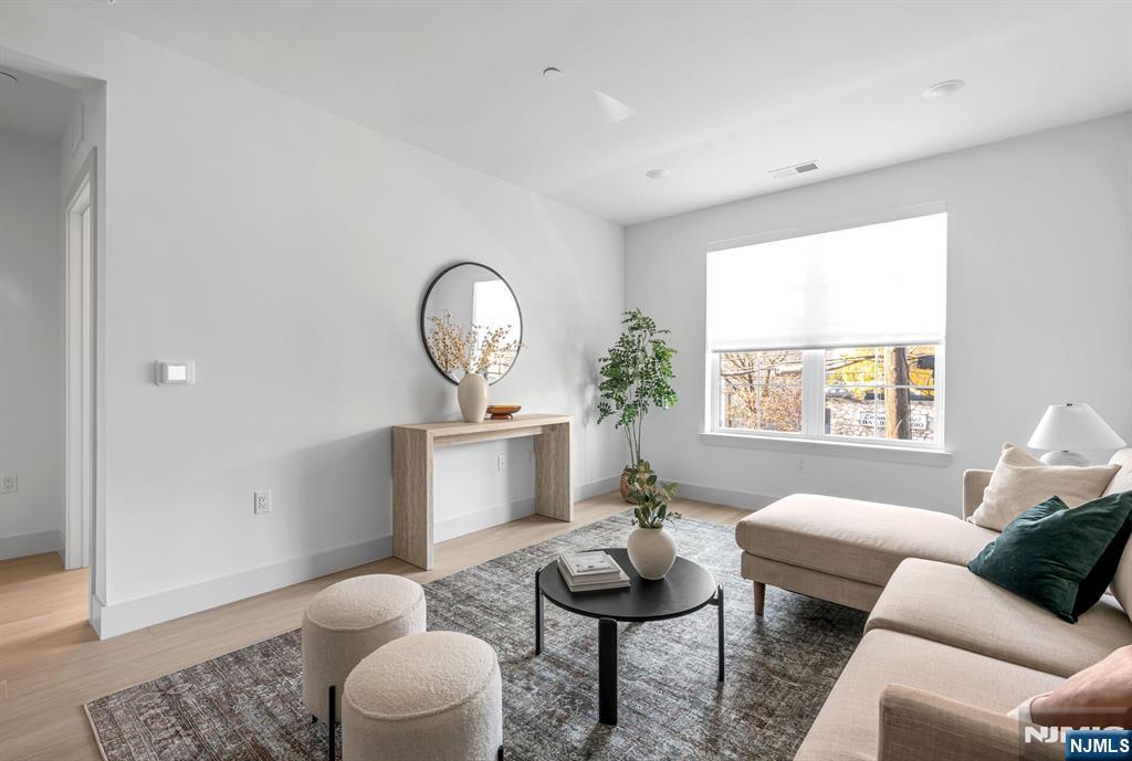 619 N Maple 218