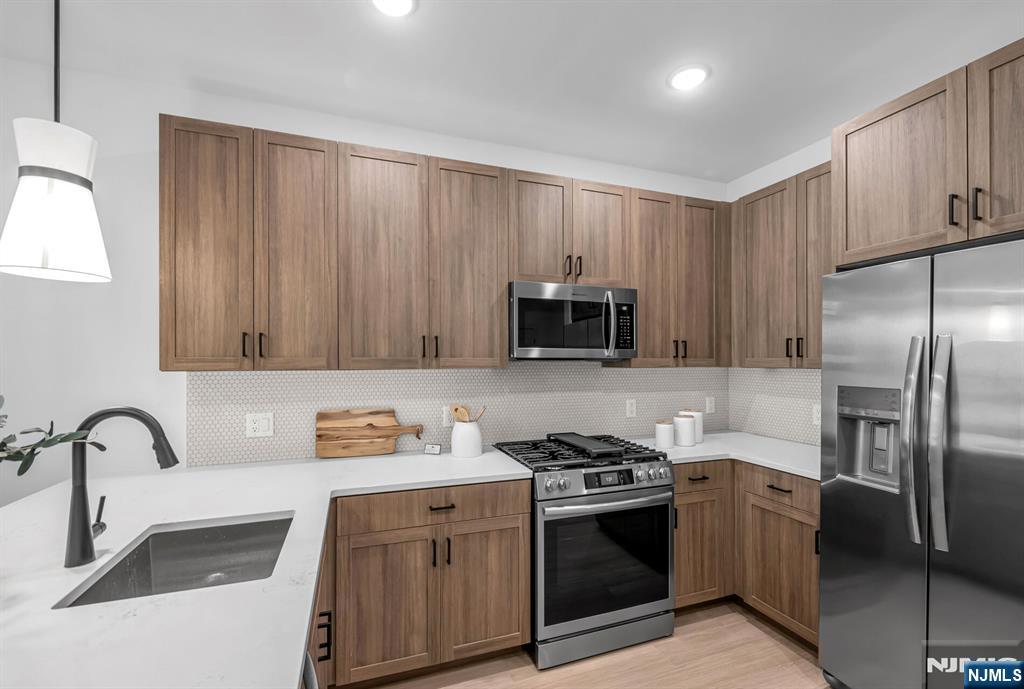 619 N Maple 218