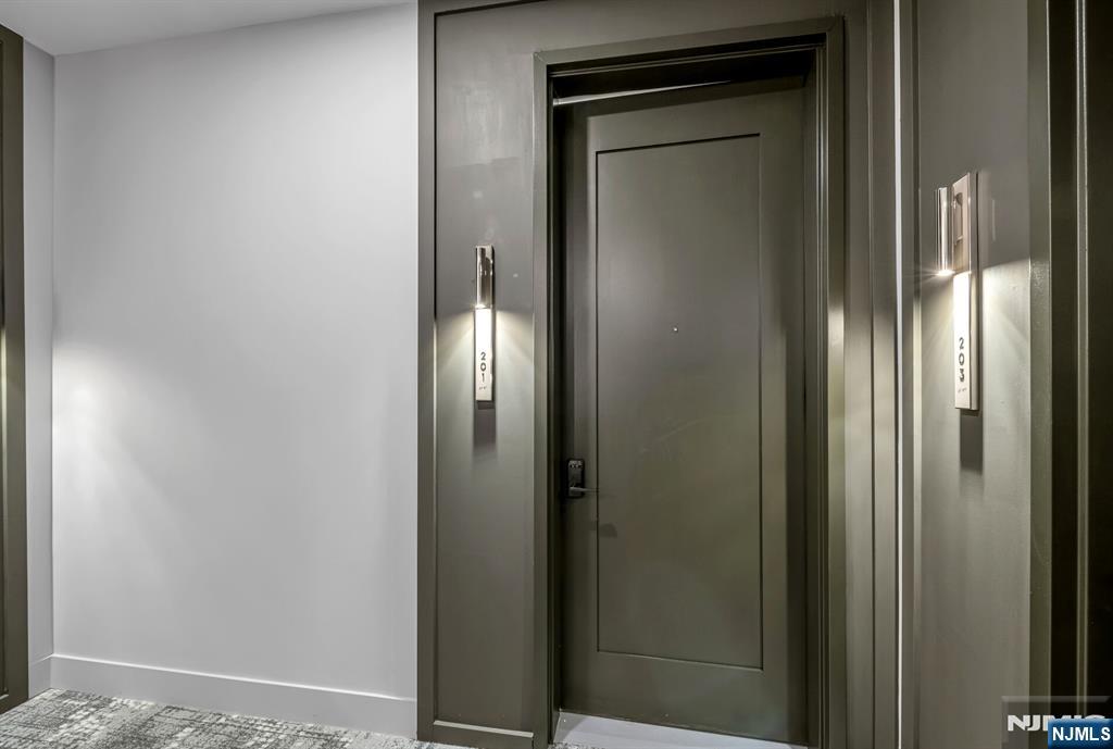 619 N Maple 218