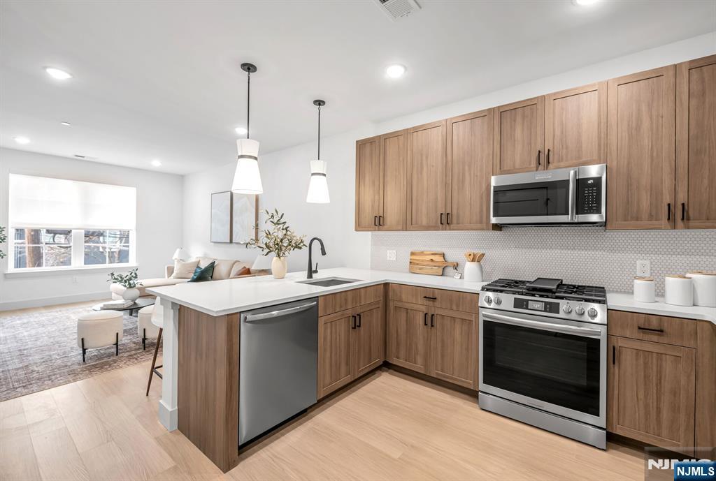 619 N Maple 218
