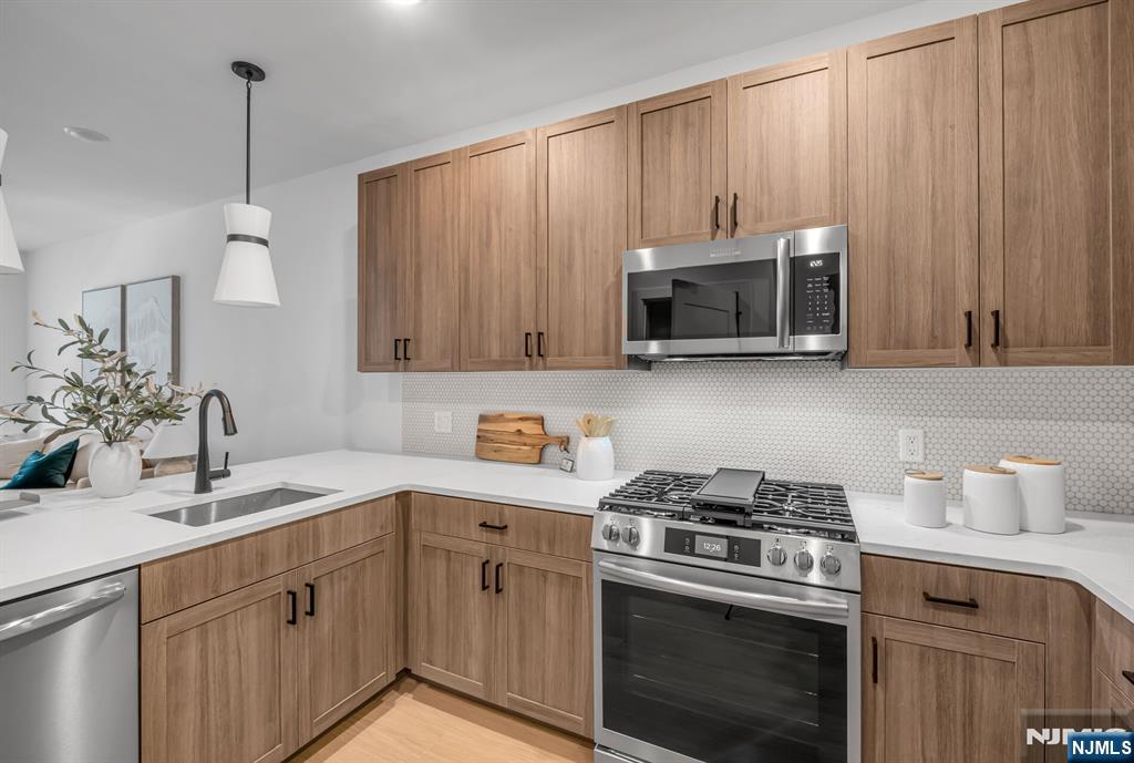 619 N Maple 218